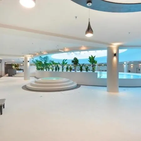 Hanza Tower Bohemia 23 Pool & Jacussi شتشيتسين